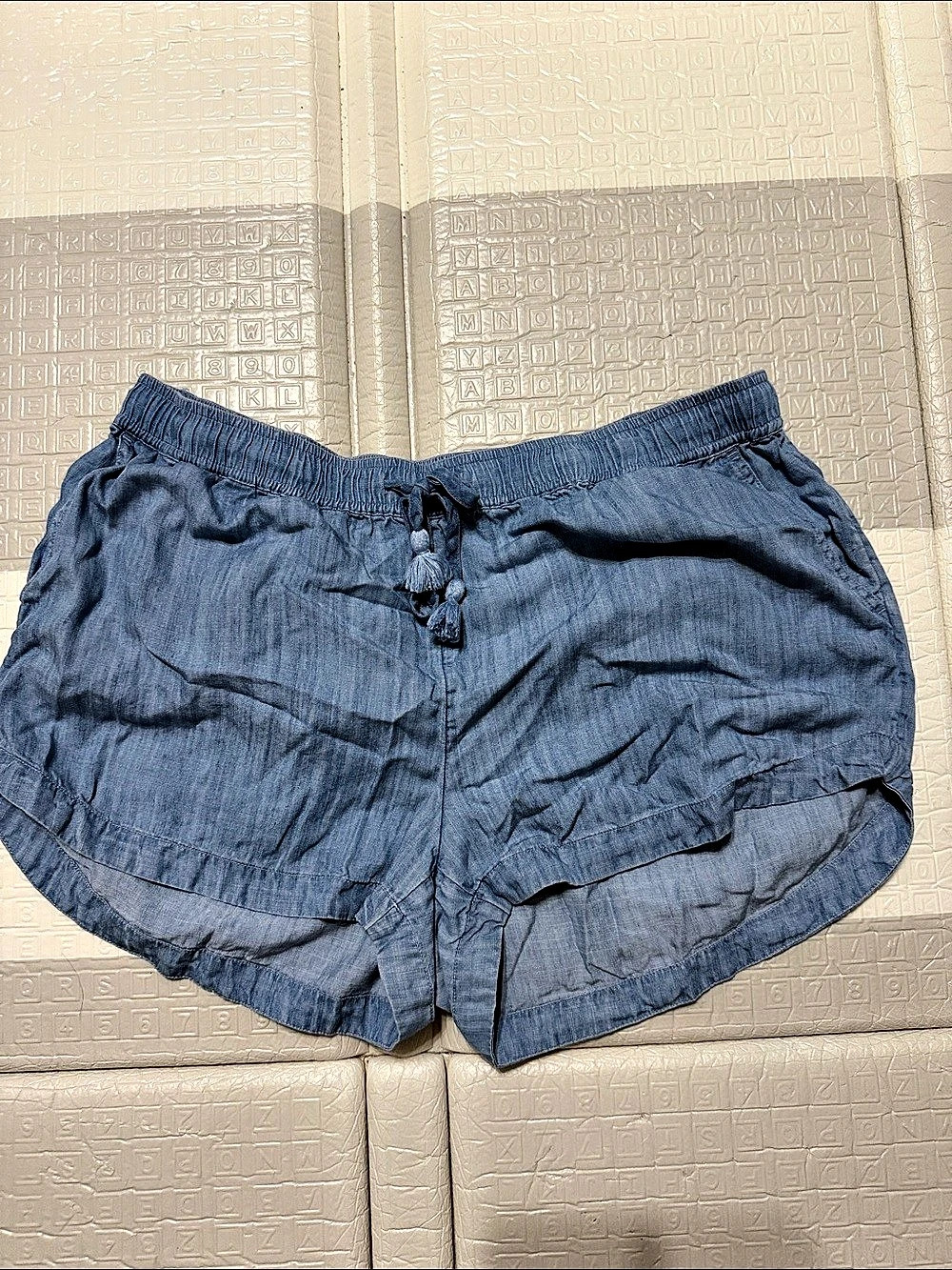 Vineyard Vines Denim Shorts Size XL